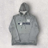 New York Yankeese Graphic Hoodie - XL