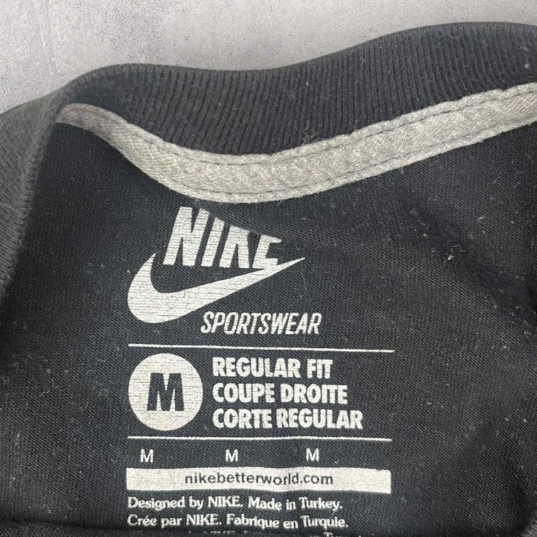 Nike Graphic T-shirt - M