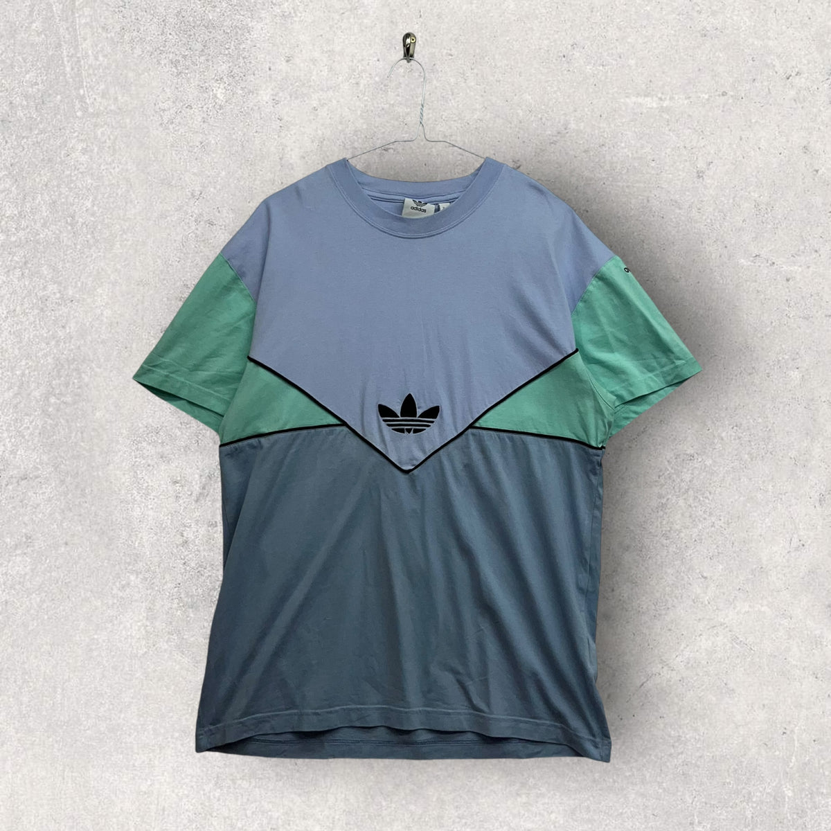 Adidas T-Shirt - M