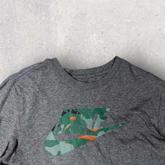Nike Graphic T-shirt- M