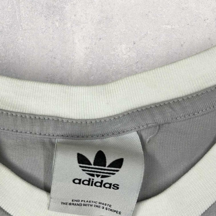 Adidas T-shirt - M