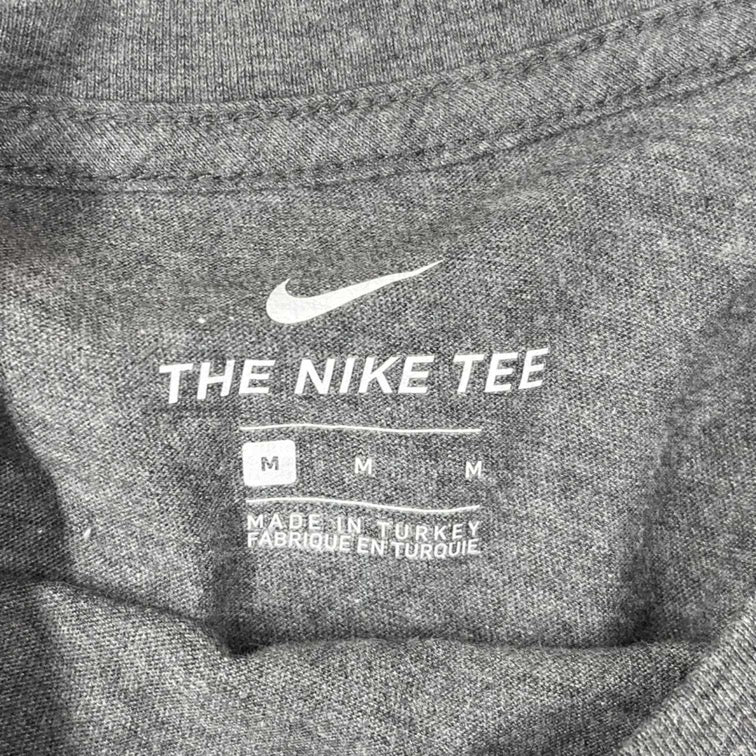 Nike Graphic T-shirt- M