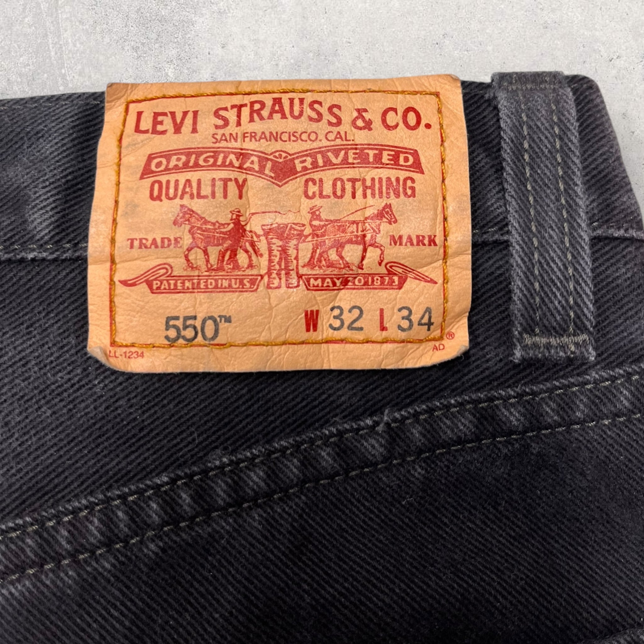 Levi’s 550 Relaxed Straight Fit Jeans - W32 L34