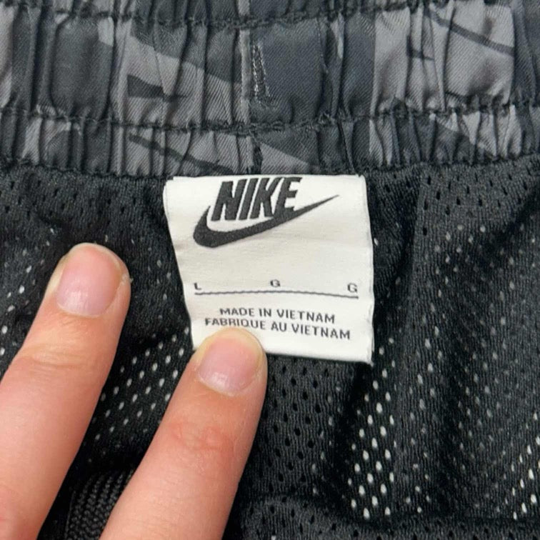Nike Sports Shorts - L