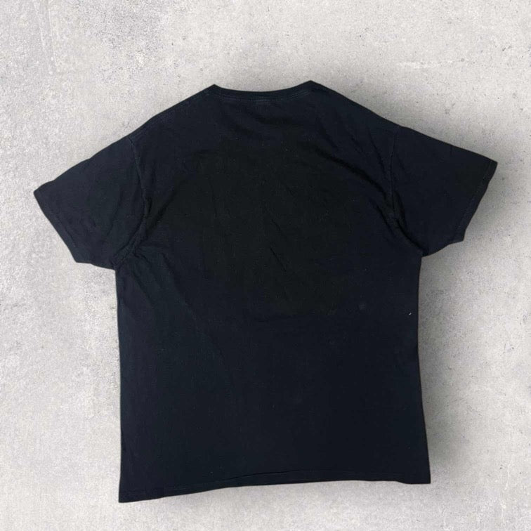 Attack on Titan  Graphic T-shirt- L
